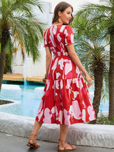 Robe mi-longue imprimée à col rond et manches volantées